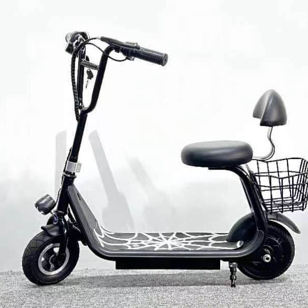 سكوتر كهربائي بمقعد وسلة 36 فولت Fun Moment بطارية قويه 5000 ملي أمبير سرعة قصوى 20 كم/ساعة.
