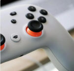 ⁦جهاز تحكم يد تحكم Google Stadia اللاسلكية – تجربة لعب احترافية بتقنية البلوتوث، لون الوسابي المميز⁩ - الصورة ⁦4⁩