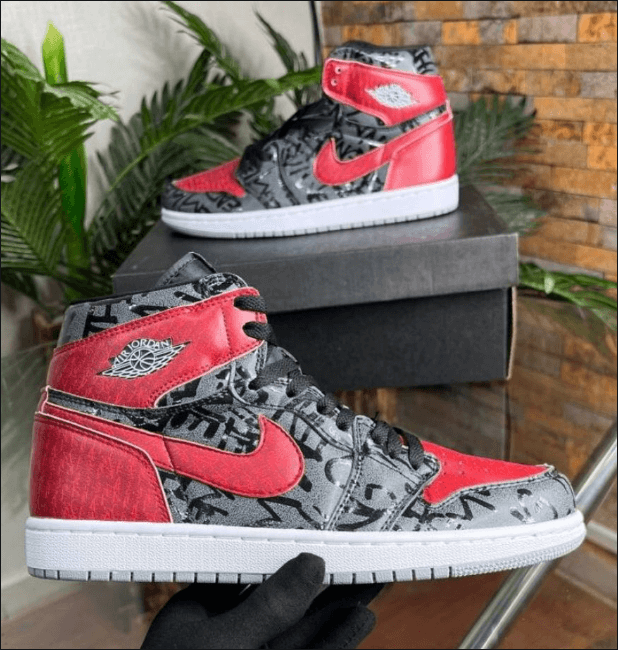 11092-products-686f807f4f1ab.png حذاء نايك إير جوردان 1 هاي OG أحمر وأبيض وأسود بتصميم شيكاغو الكلاسيكي - الصورة 1