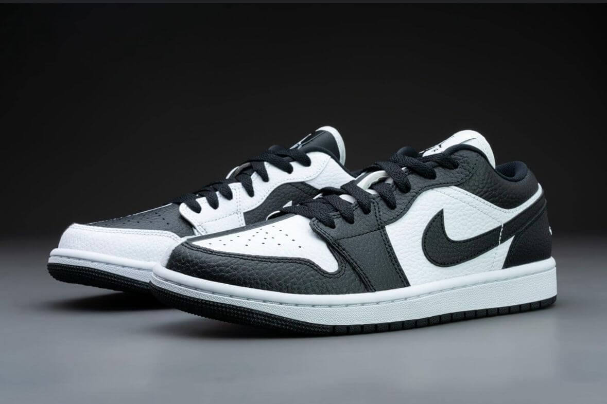 11097-products-686f82b1392b0.jpeg حذاء نايك إير جوردان 1 لو ترافيس سكوت بيج وأسود بشعار سوش مقلوب عصري - الصورة 1