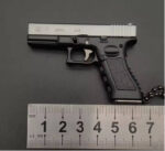 ⁦مسدس ميدالية حديد بتصميم المسدس الحقيقي قابل للتفكيك سلاح لعبة شكل سلاسل مفاتيح مع تصميم معدني وقابل للفصل، مسدس جلوك 1:3 Min⁩ - الصورة ⁦2⁩