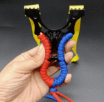 ⁦راتنج مقلاع نشاب معدني اطلاق بمقبض ثلاثي للصيد والتصويب يحتوي على ثلاثة أحزمة مطاطية للرياضات والرماية التنافسية⁩ - الصورة ⁦3⁩