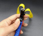 ⁦راتنج مقلاع نشاب معدني اطلاق بمقبض ثلاثي للصيد والتصويب يحتوي على ثلاثة أحزمة مطاطية للرياضات والرماية التنافسية⁩ - الصورة ⁦4⁩