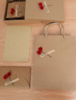 ⁦طقم الهدايا وورق كتابية ٨ ظرف ٢ ملصق ٥⁩ - الصورة ⁦2⁩