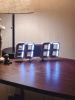 ⁦ساعة رقمية LED ثلاثية الأبعاد شاشة بيضاء حديثة للوقت / منبه / درجة الحرارة، ساعة منبه رقمية للغرف والزينة ساعة مكتب ساعة س⁩ - الصورة ⁦4⁩