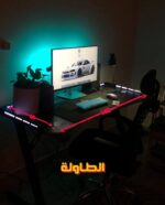 ⁦طاولة العاب طاولة جيمنج 60*140 سم بإضاءة متعددة الألوان وحامل سماعات وكوب طبقة كربون فايبر – تصميم عصري على شكل Z⁩ - الصورة ⁦7⁩